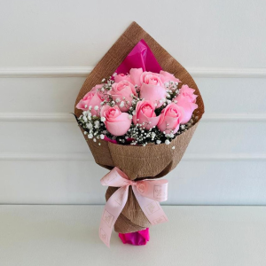 Buquê 15 Rosas Mosquitinhos