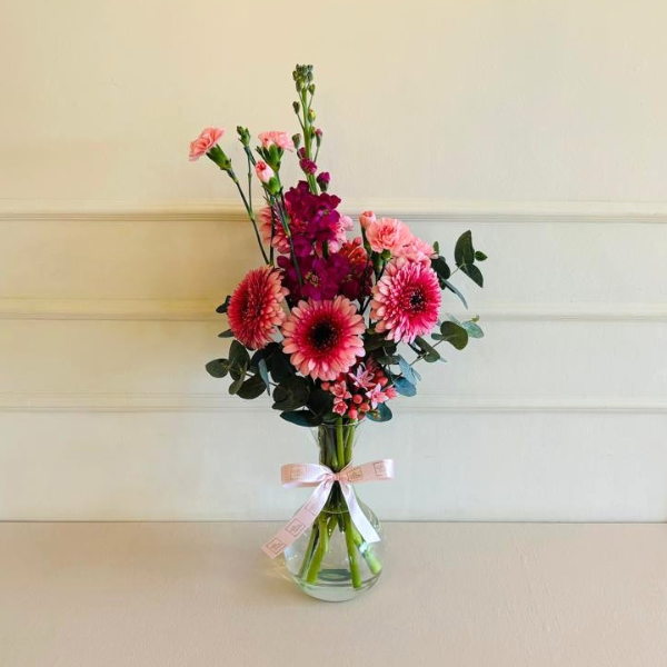 Arranjo 907G Bouvardia, cravo, gerbera e goivo