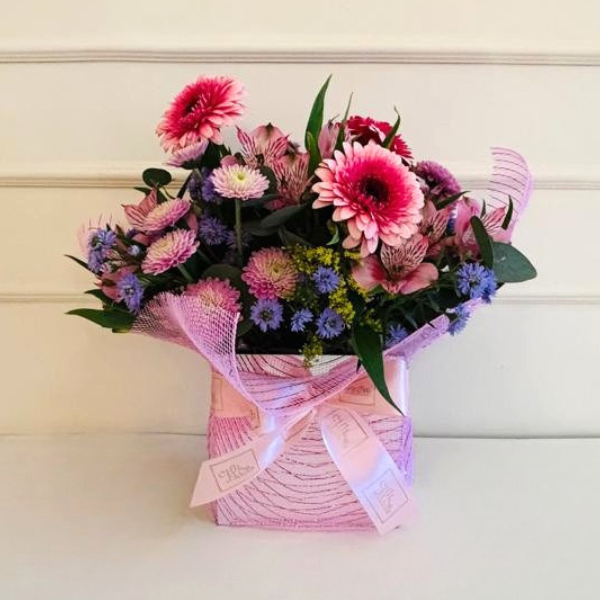 Arranjo Espelho 15X15X5 Alstroemérias, aster, gerbera, e crisântemos. - Imagem 3