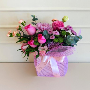 Arranjo Espelho 15X15X5 Alstroemérias,anastasia, celosia, cravo, lisianthus e rosa pink na tela